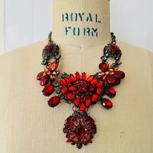 H&M RED CRIMSON VICTORIAN STATEMENT NECKLACE NWOT